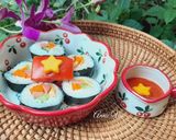 Hình bước làm 3 của món Cơm cuộn trang trí lá cờ Việt Nam