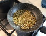 Foto del passaggio 3 della ricetta Tataki di Tonno con Gazpacho di Datterini, Granella di Pistacchi e Semi di Sesamo Tostati