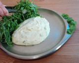 Foto del paso 4 de la receta: Puré de patata a la leche de soja con cilantro y ensalada de rúcula