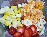 Une image de l'étape 1 de Salade de fruits 🍌🍏🍊🍓.