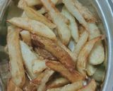 चटपटी कुरकुरी पोटैटो चिली(chatpati kurkuri potato chilli recipe in Hindi) रेसिपी चरण 2 फोटो
