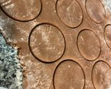 Foto del paso 4 de la receta: Alfajores - Copitos de dulce de leche bañados en chocolate 🤍