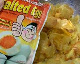 Gambar langkah 5 resipi Kerepek Kentang Salted Egg.