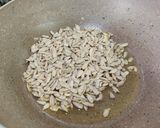 A picture of step 1 of Roasted sunflower seeds chutney.