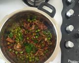 A picture of step 8 of Methi matar pulao.