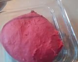 A picture of step 3 of Beetroot buns.
