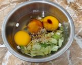 Foto langkah ke 2 dari resep Telur Dadar Kecap.