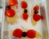Foto del passaggio 1 della ricetta Indivia belga con pomodorini, succo di limone e olive nere al forno