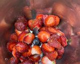 A picture of step 2 of Strawberry Popsicles.
