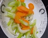 Foto langkah ke 2 dari resep Tumis Batang Seledri.