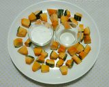 Hình bước làm 1 của món Bí Đỏ Ngào Đường 밤호박강정