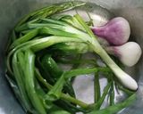 A picture of step 1 of Spring Onion Aloo sabji.