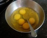 A picture of step 4 of Delicious chicken egg pizza without oven.