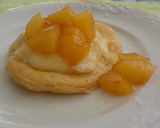 Foto del paso 20 de la receta: Pastelitos de hojaldre rellenos con natillas y ciruelas en almíbar
