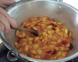 A picture of step 3 of Nectarine jam.