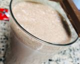 A picture of step 3 of Kitkat milk shake.