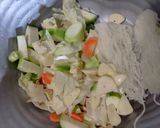 Foto langkah ke 2 dari resep Sayur bening oyong mix bihun.