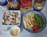 รูปขั้นตอนการทำที่ 1 ของ "ลูกชิ้นหมูผัดพริกเผา" Stir Fried Pork Balls with Chilli Paste