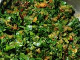 आलू पालक भाजी (aloo palak bhaji recipe in marathi)