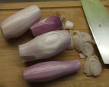 Foto del paso 1 de la receta: Pastel rústico de puerros y echalotes con queso brie