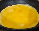 Foto langkah ke 2 dari resep Sosis Telur Saus Mentega.