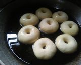 Foto langkah ke 6 dari resep Donat Tanpa Telur.