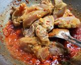 A picture of step 2 of Spicy chicken curry.
