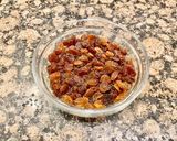 Foto del paso 2 de la receta: Bocaditos de manzana con pasas