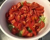 Une image de l'étape 4 de Salade marinée concombres,tomates et pommes à la crème,citron et dulce.