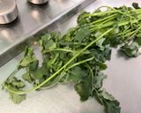 Une image de l'étape 2 de Duo de pommes de terre au lard et bouillon de sanglier.