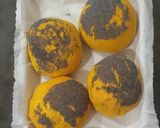 Foto del passaggio 5 della ricetta Panini alla curcuma con guanciale cardoncelli e pecorino