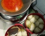 Foto langkah ke 5 dari resep Sawi Gulung Aci Kuah Pedas.