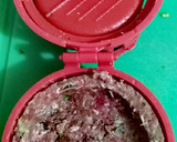 Foto del paso 5 de la receta: Hamburguesas de carne con relleno de espinacas y queso