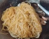 Foto langkah ke 7 dari resep Soun jamur cabe ijo udang dan bakso.