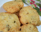 Foto del paso 4 de la receta: Arepitas de yuca con puerro y queso parmesano