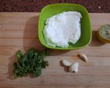A picture of step 1 of Yogurt garlic dip.