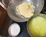 A picture of step 1 of Besan halwa.