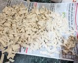 सूजी मैदा की नमकीन मठरी कुरकुरी रेसिपी चरण 6 फोटो