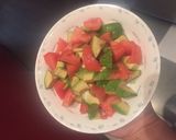 Foto del paso 2 de la receta: Ensalada de aguacate y tomate. 