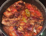 Foto del paso 4 de la receta: Paletilla de cordero en caldereta con alcachofas y champiñones