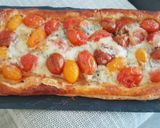 Foto del paso 3 de la receta: Coca de hojaldre con cherry, cebolla y gorgonzola