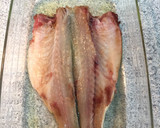 Foto del paso 2 de la receta: Lubina al pimentón