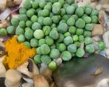 A picture of step 2 of Broccoli Peas Mushroom Dry.