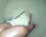 A picture of step 2 of Kilishi rice and green shredded beef.