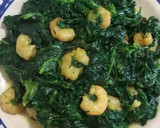 Foto del paso 3 de la receta: Espinacas rehogadas con gambas (Olla Gm G)