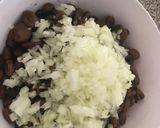 Foto del paso 2 de la receta: Ensalada de habas y cebolla