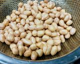 Hình bước làm 1 của món Đậu phộng kho sả