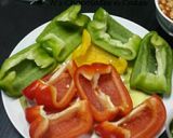 A picture of step 2 of Baked Stuffed Capsicum Pizza.