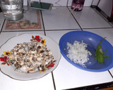 Foto del paso 5 de la receta: Chile de agua relleno de huitlacoche con espejo de crema de pimiento y gusanito de maguey