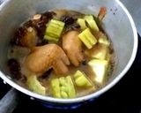 รูปขั้นตอนการทำที่ 4 ของ หมี่เหลืองปีกไก่ตุ๋นมะระ